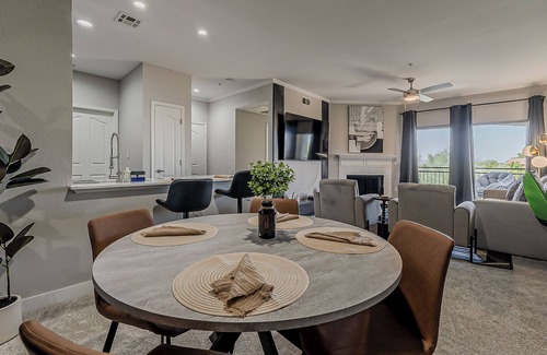 North Scottsdale Apartment | Scottsdale Getaway 2BR/2BA Pool Gym Free Parking