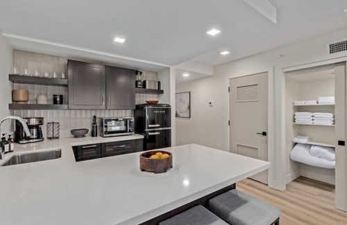 South Scottsdale Condo | Scottsdale LUX Studio: Old Town Views & Gym Access