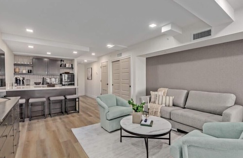 South Scottsdale Condo | Scottsdale LUX Studio: Old Town Views & Gym Access