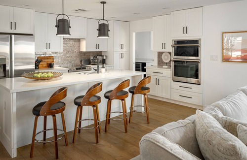 Raskin Estates House | Scottsdale Sunny Lux With Pool & Central Location! Vibrantly Designed Rooms!