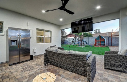 Waltann Villa | Scottsdalestays 12 BDRM Multimillion Mansion-500K Pool-AZ Top 10-Sports Courts.