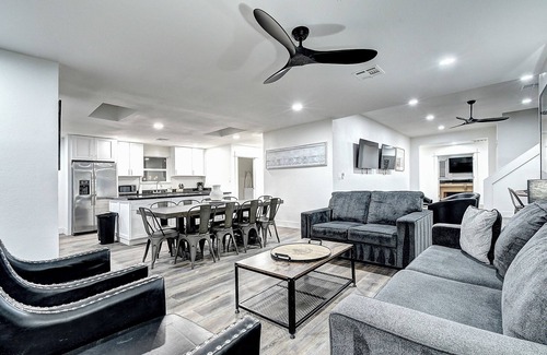 Waltann Villa | Scottsdalestays 12 BDRM Multimillion Mansion-500K Pool-AZ Top 10-Sports Courts.