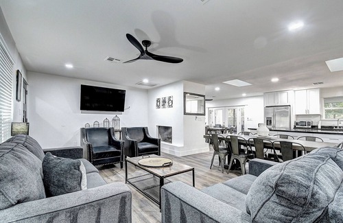 Waltann Villa | Scottsdalestays 12 BDRM Multimillion Mansion-500K Pool-AZ Top 10-Sports Courts.