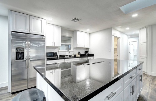 Waltann Villa | Scottsdalestays 12 BDRM Multimillion Mansion-500K Pool-AZ Top 10-Sports Courts.