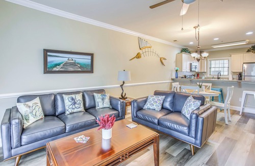 Central Myrtle Beach Condo | Screened-In Patio: Myrtle Beach Golf Condo