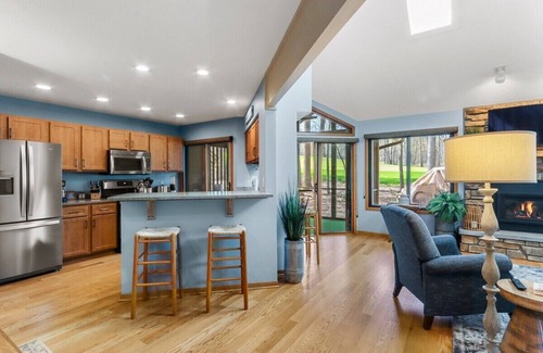 Fontana Condo | Screened-in Porch on 10th Fairway at Abbey Springs |Pools |Tennis/Racquetball |Clubhouse |Restaurant