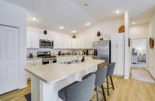 Okahumpka House | Screened Lanai: New-Build Home in The Villages!