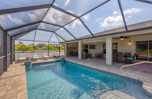 Port Charlotte Apartment | Screened Pool Pet Friendly Grill Near Beach