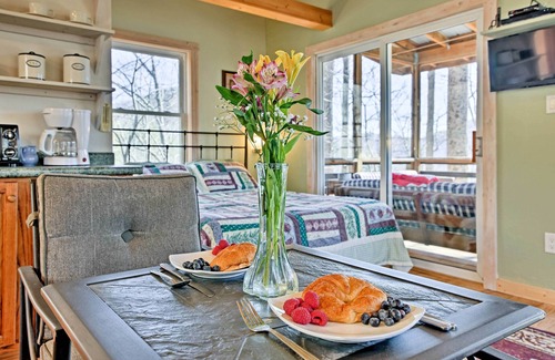 Stecoah Cabin | Screened Porch: ‘The Coop’ Robbinsville Cabin!