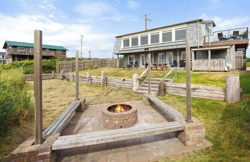 Washington Apartment | Sculpin Studio - Steps to Beach - Ocean View, Dog Friendly!