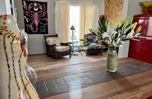Landers Cottage | Sculpture Garden Casita