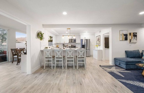 La Playa House | SD2-luxury-saltwater heated pool/walk to beach