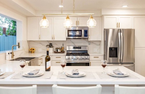 La Playa House | SD2-luxury-saltwater heated pool/walk to beach