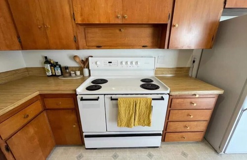 Woodstock House | SE Woodstock Rancher, Walk to the park, Reed College, shopping & great food!