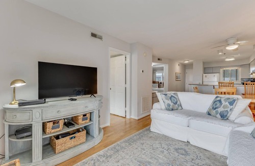 Wilmington Beach Condo | Sea 11 - Private Oceanview Deck & Community Pool