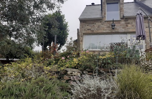 Crehen House | Sea and countryside charming house 3000 m2 park