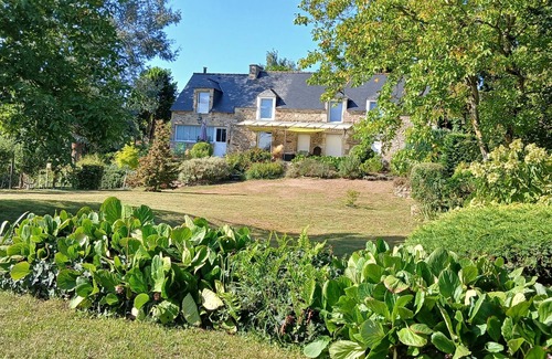 Crehen House | Sea and countryside charming house 3000 m2 park