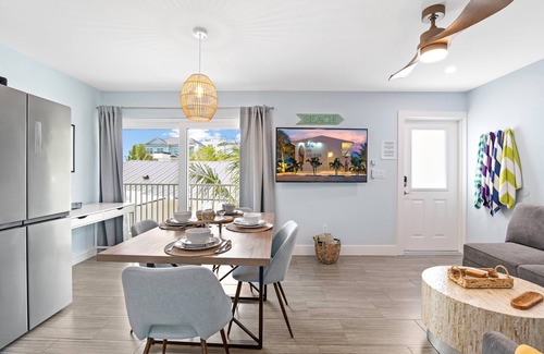 Siesta Key Village House | Sea Angel - Pet Friendly, Located in Siesta Key Village, Steps to Siesta Key Beach!