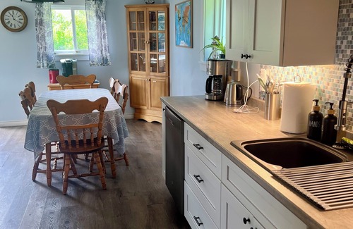 Bay View Cottage | Sea Breeze- Cave View Cottages- Year Round Vacation Rental.