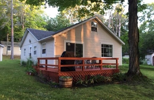 Cheboygan Cabin | Sea Breeze Cottage near Mullett Lake
