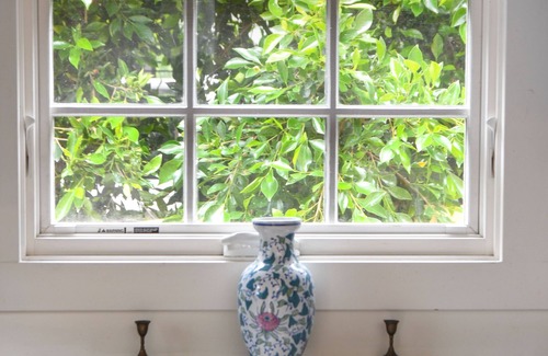 Laguna Beach Cottage | 'Sea Breeze' Cottage-blocks from beach and shopping of Laguna Beach.