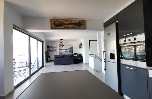 Amfilochia Apartment | Sea breeze holiday apartment