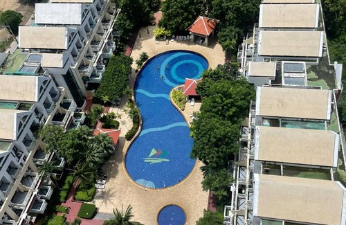 Na Kluea Condo | Sea Breeze: Luxury Full Seaview Condo with Pool Steps from the Beach