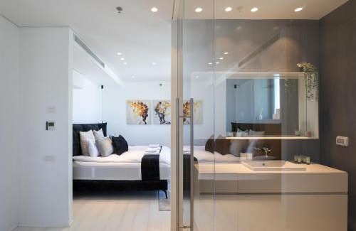 Bat Yam Apartment | Sea-Breeze Penthouse with Jacuzzi