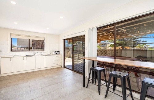 Umina Beach House | Sea Breeze Retreat - Beach front