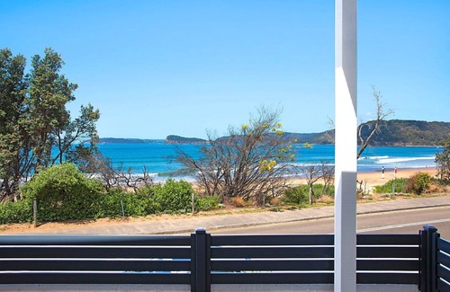 Umina Beach House | Sea Breeze Retreat - Beach front
