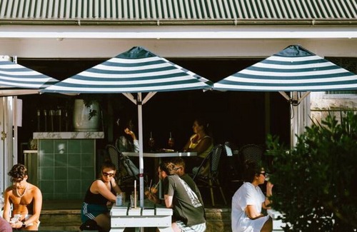 Manly Apartment | Sea Breeze Retreat - Prime Spot for Families & Couples