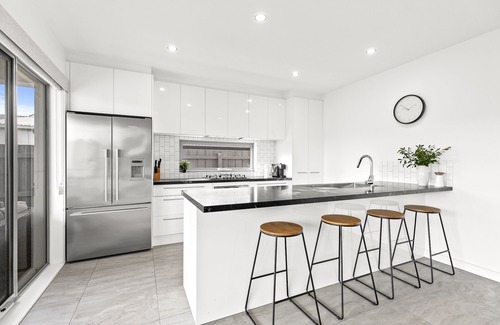 Dromana House | Sea Breeze The nperfect holiday home for 2 families, footsteps from the beach