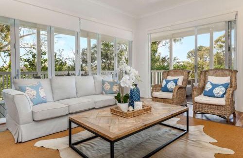 Vincentia House | Sea Breeze - walking distance to Orion Beach