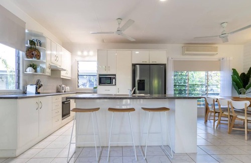 Rapid Creek House | Sea Breezes on the Foreshore | Massive Pool