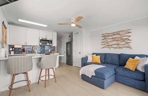 Ash Condo | Sea Cabin 118 - Oceanfront, End-Unit!