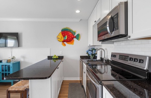 Charleston County Condo | Sea Cabin on IOP, ocean view, beach, pool access