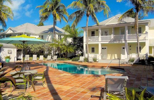 Bahama Village House | *SEA CAPTAIN'S HAVEN @ THE ANNEX* Luxury Villa & Pool + LAST KEY SERVICES.