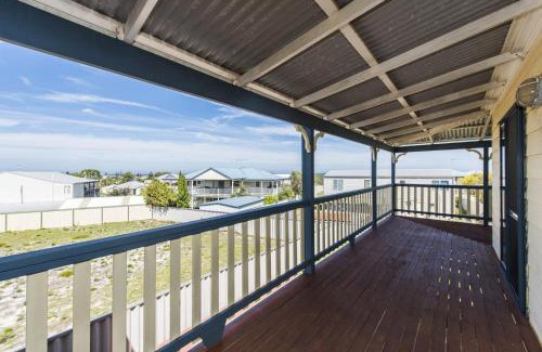 Ledge Point House | Sea Change - Spacious Family Holiday Accommodation Pet friendly