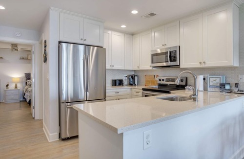 Folly Field Condo | Sea Cloisters Family Villa w/Ocean Views, Complex Pool