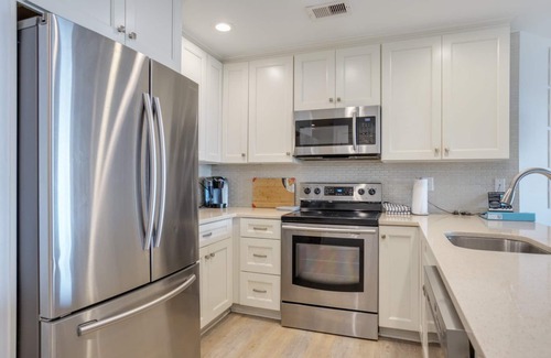 Folly Field Condo | Sea Cloisters Family Villa w/Ocean Views, Complex Pool