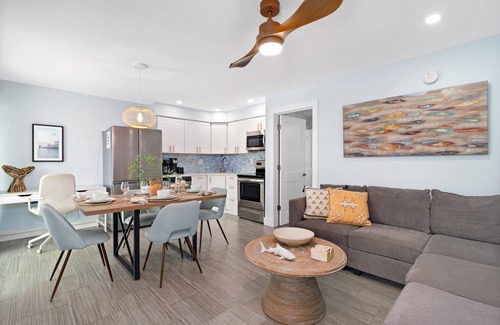 Siesta Key Village House | Sea Coast - Pet Friendly, Located in Siesta Key Village, Steps to Siesta Key Beach!