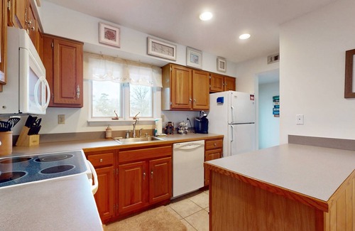 Bethany Beach Villa | Sea Colony Villa with Central AC & Washer/Dryer - Private Beach & 12 Pools