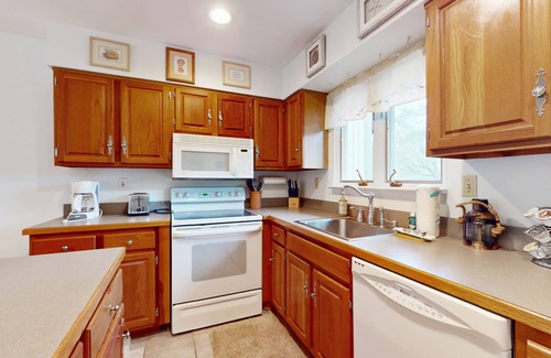 Bethany Beach Villa | Sea Colony Villa with Central AC & Washer/Dryer - Private Beach & 12 Pools