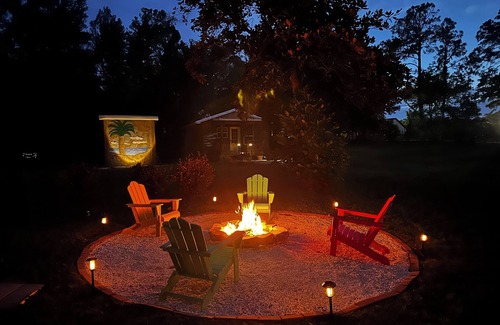 Crystal River House | Sea Cow Cabin Tiny Home Near Springs w/Yard, Fire Pit & Relaxing Porch