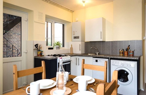 Eastbourne Seafront Apartment | Sea Downs - moments from beach