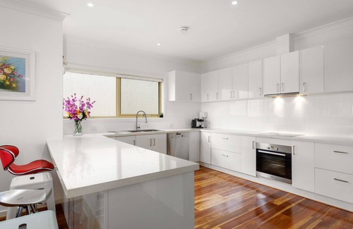 Dromana House | Sea Dragon - Dromana