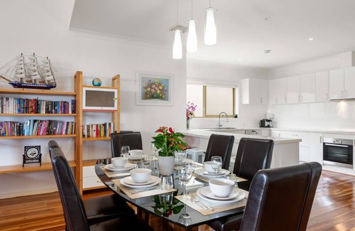 Dromana House | Sea Dragon - Dromana