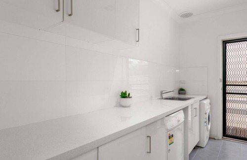 Dromana House | Sea Dragon - Dromana