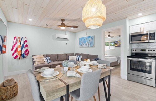 Siesta Key Village House | Sea Dream - Pet Friendly, Located in Siesta Key Village, Steps to Siesta Key Beach!