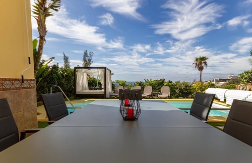 San Agustin Villa | Sea Edge Friendly Holiday Home